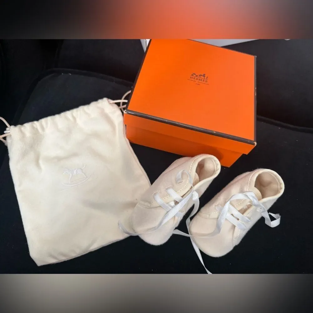 Used in great condition Hermès Baby Shoes with Box & dustbag